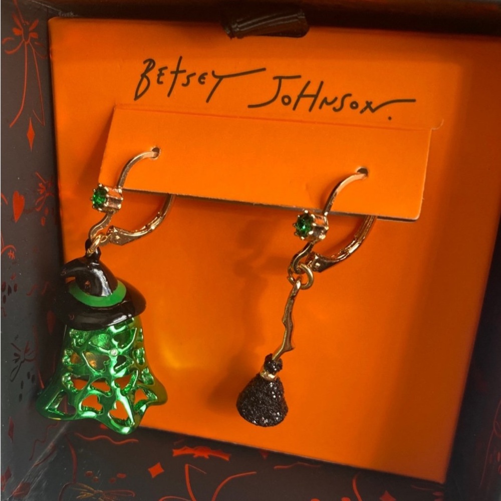 BETSEY JOHNSON Halloween Mismatched Green Ghost Witch & Broom Earrings NEW NWT - Picture 5 of 12